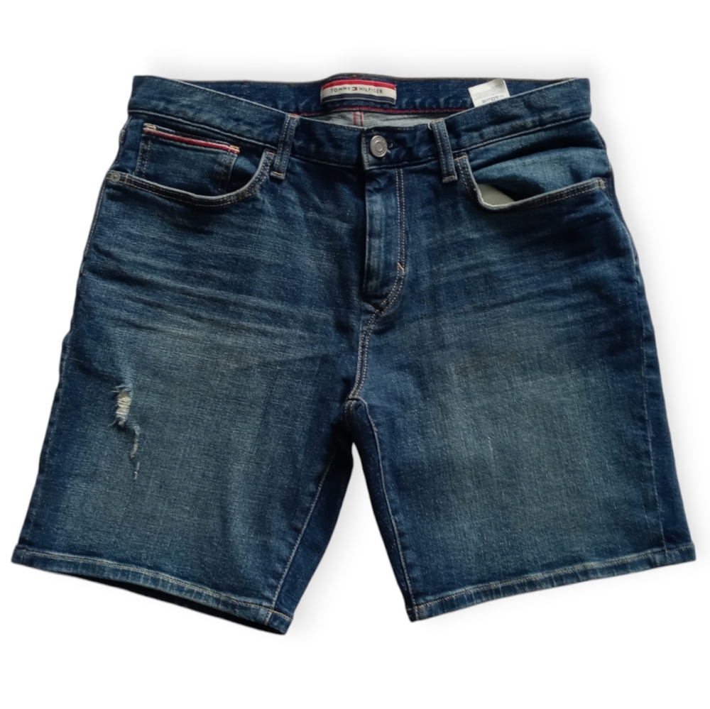 TOMMY HILFIGER MEN'S BLUE DENIM MEDIUM WASH DISTRESSED JEANS SHORTS. SIZE 32